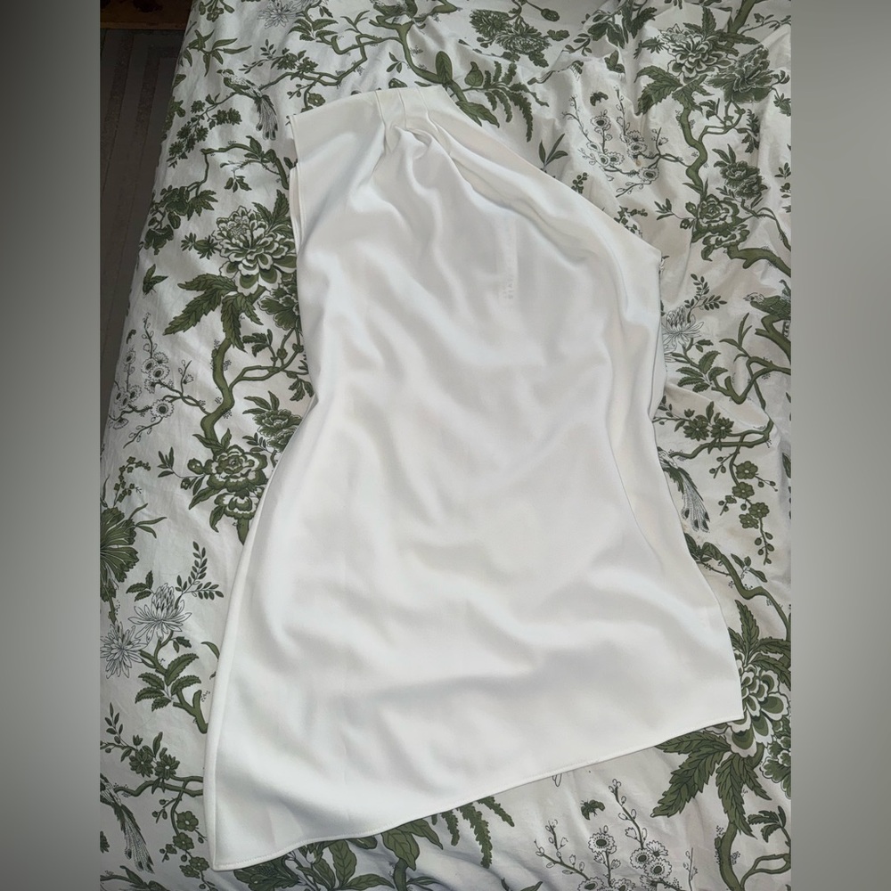 NWT Alice and Olivia one shoulder white shift dress